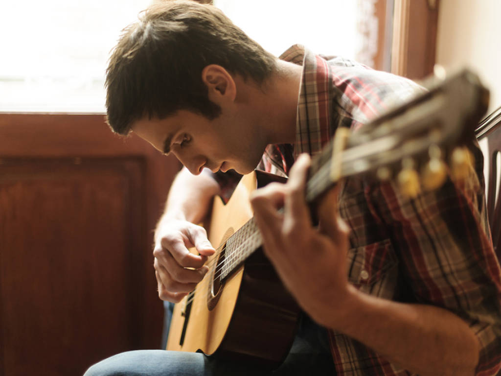 Best guitar lessons in NYC for beginners and advanced players