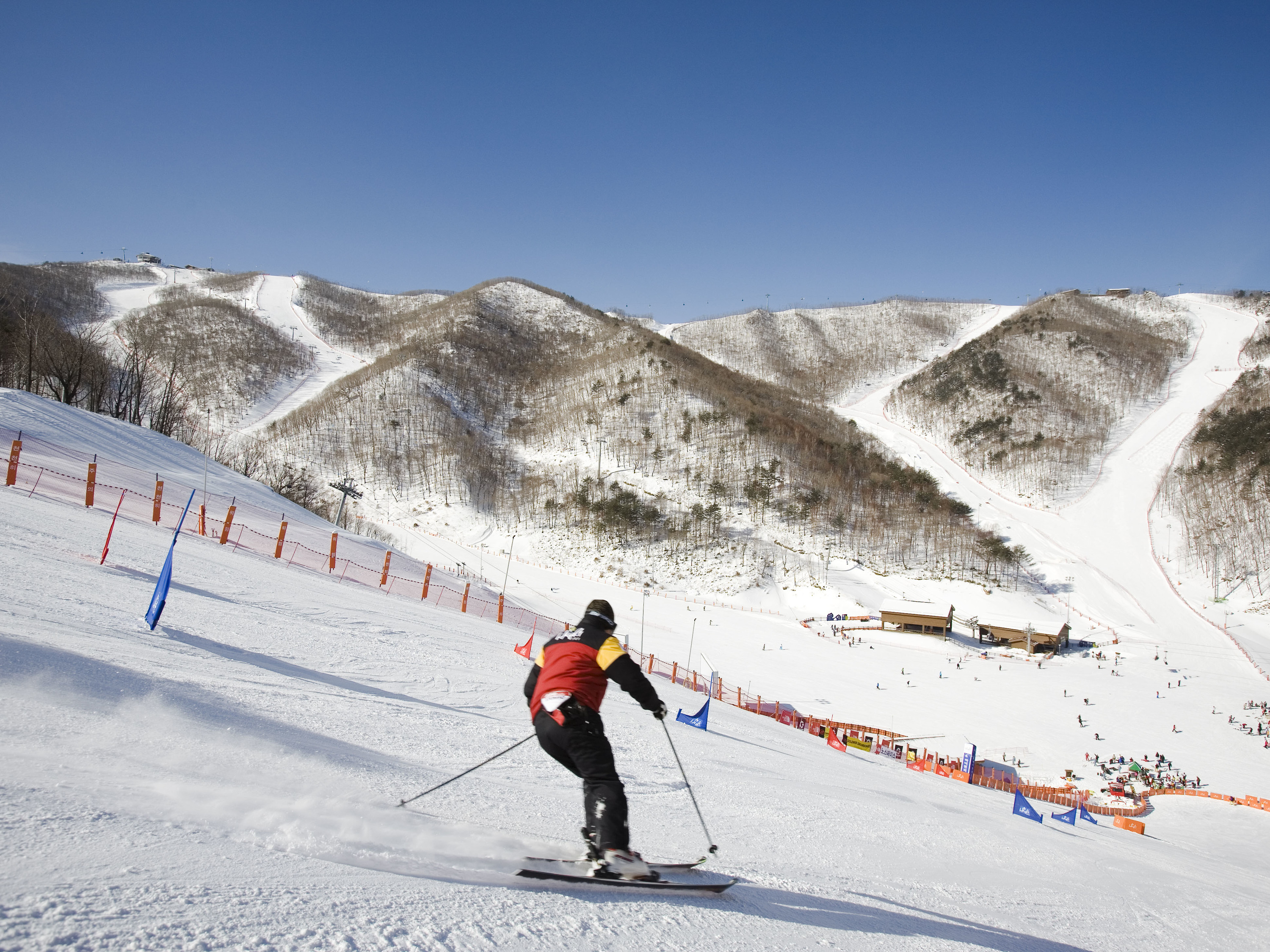 Первый горнолыжный курорт. High 1 Ski Resort. Горнолыжный курорт high1. Горнолыжные курорты Кореи. Горные курорты в Корее.