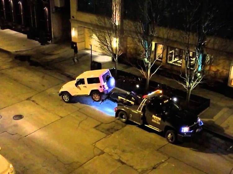 A Jeep escapes a Lincoln Towing truck
