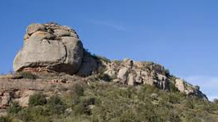 Subida al Castillo de Pera. San Silvestre Llorençana