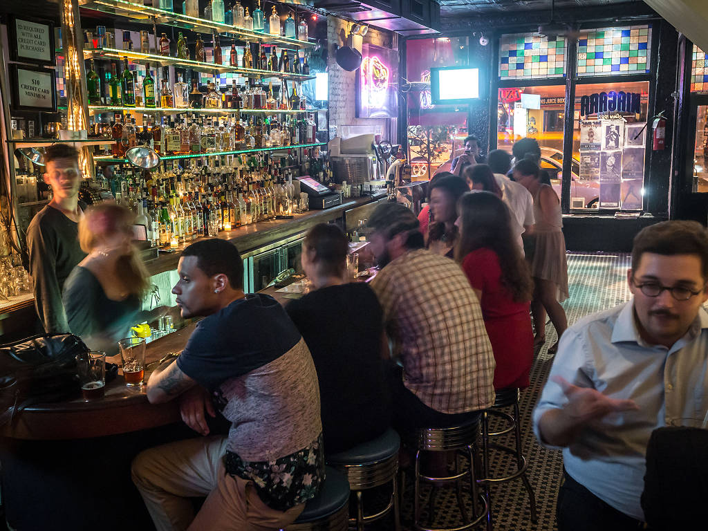 Best Hookup Bars in NYC to Meet People