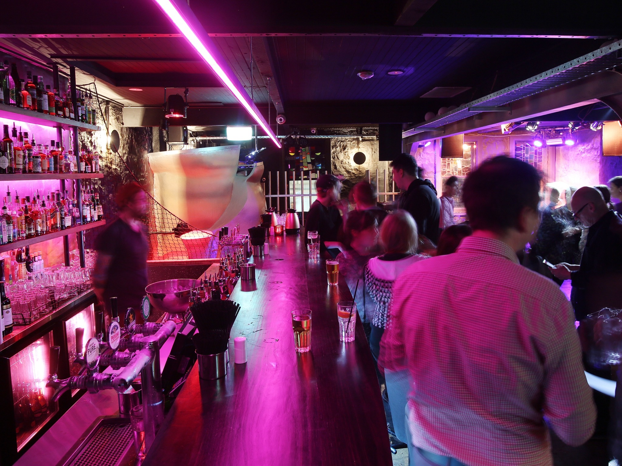 Weeknight clubs and parties in Melbourne