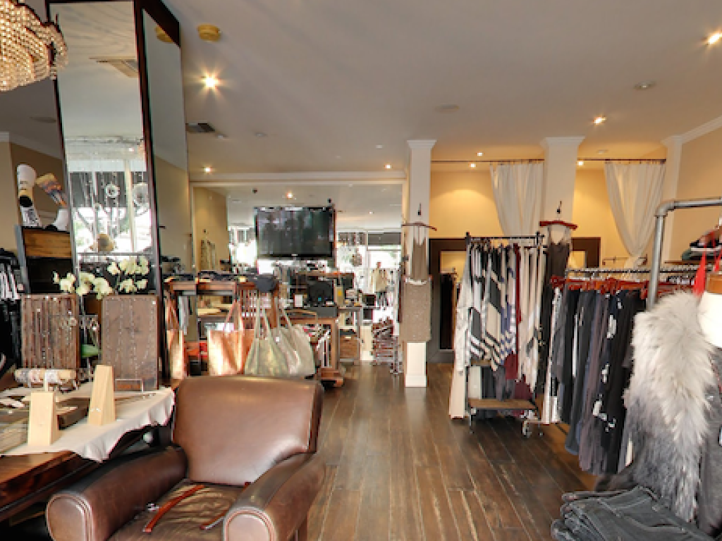 Best shops in Manhattan Beach for swimwear, beach books and more