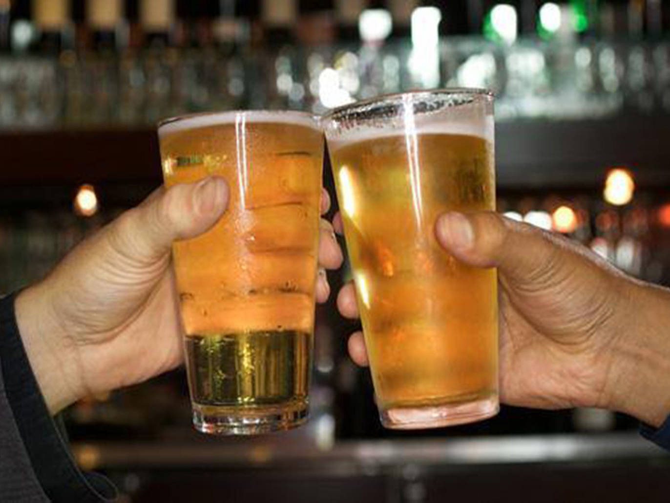 Best Manhattan Beach bars for drinking by the ocean