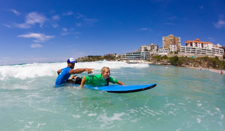 Học lướt sóng tại bãi biển trứ danh Bondi Beach - Surf Lesson at Bondi Beach
