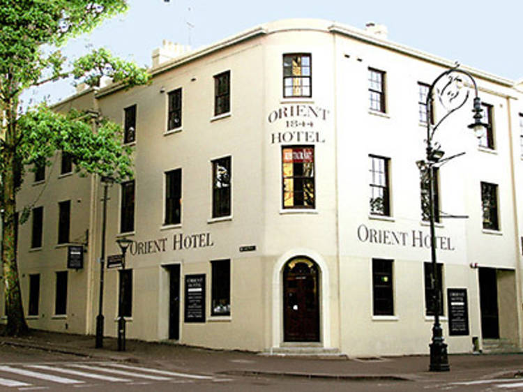 Mussels and Beer at the Orient Hotel