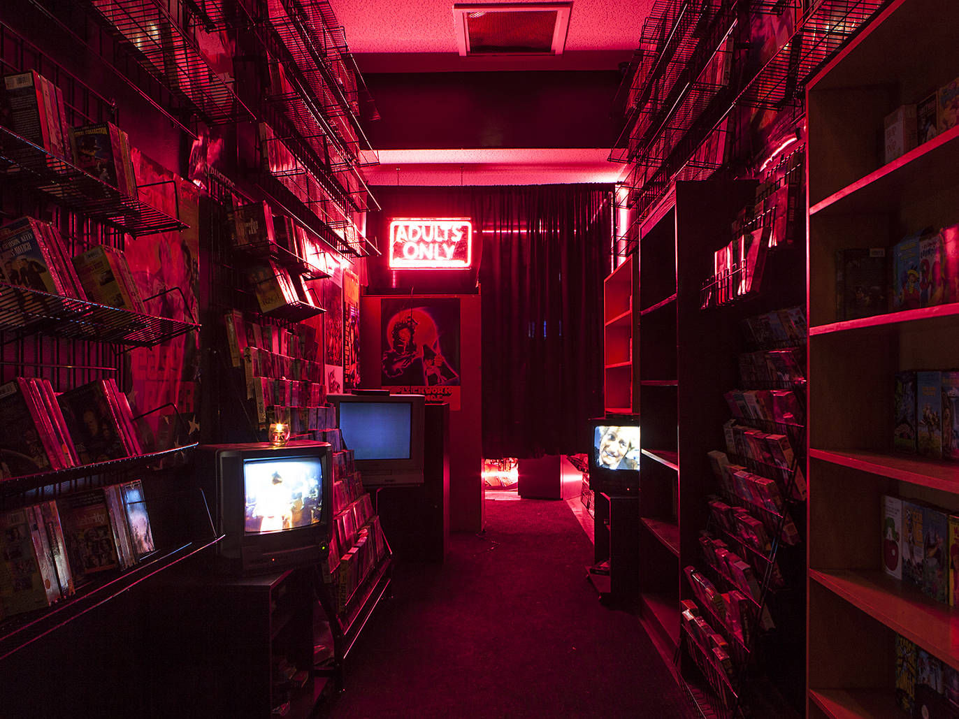 15 Best Speakeasy Style Bars Los Angeles Has and How to Get Into Them