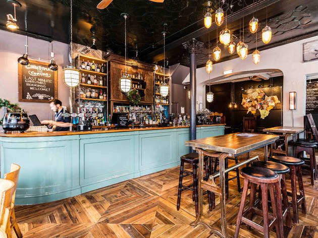 9 Best Pubs In Clapham | From Pub Grub To Summertime Sessions