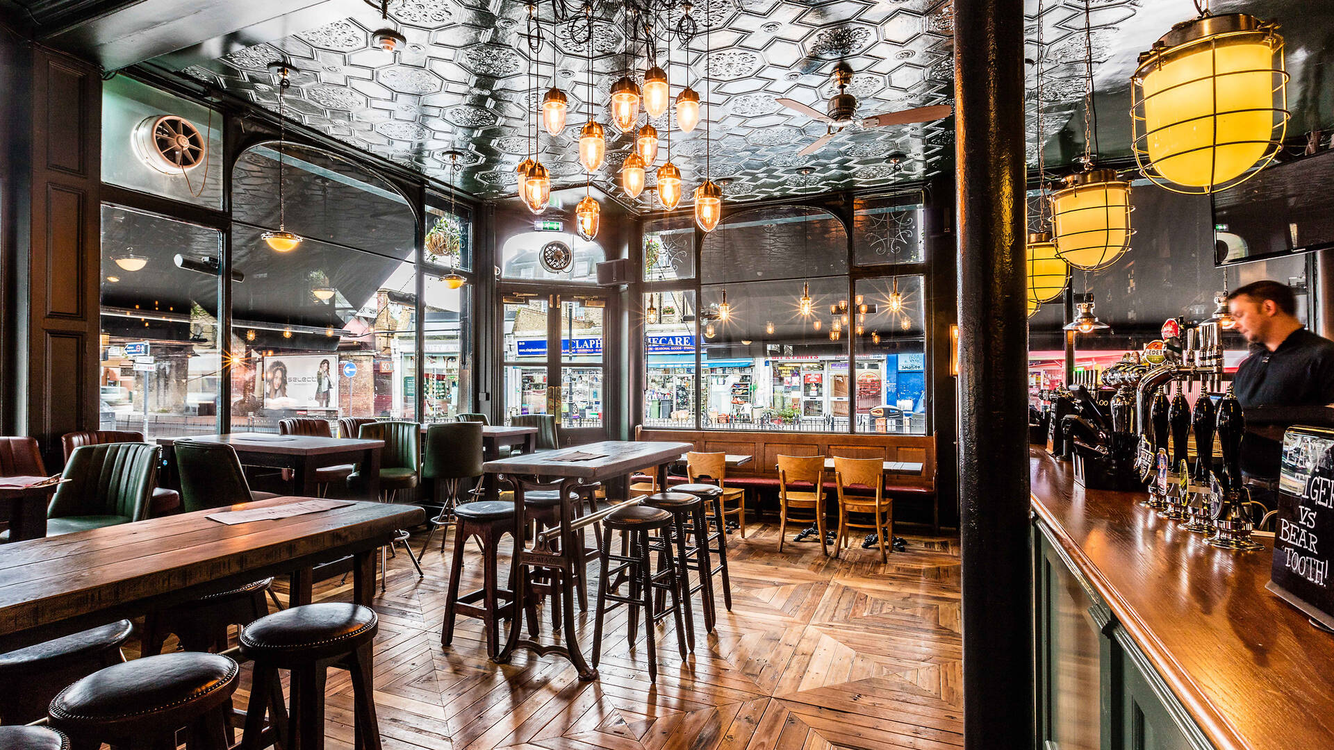 The Railway Tavern | Bars and pubs in Clapham, London
