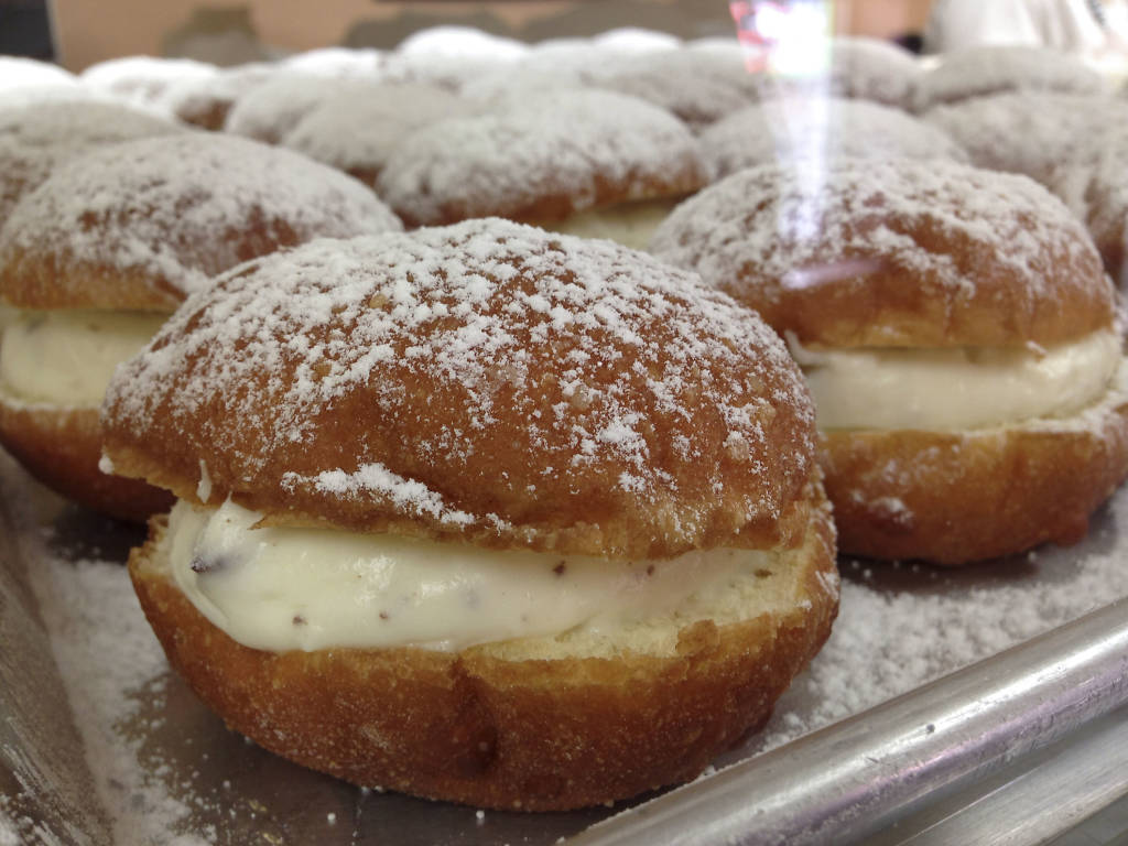 15 Best Paczki in Chicago For Fat Tuesday 2024