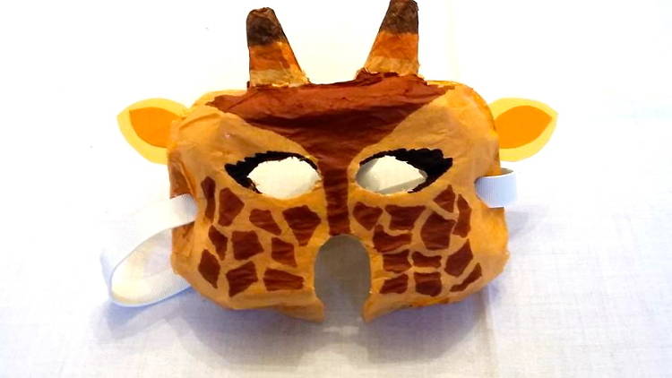 Tuto facile – Un masque de girafe pour Mardi Gras