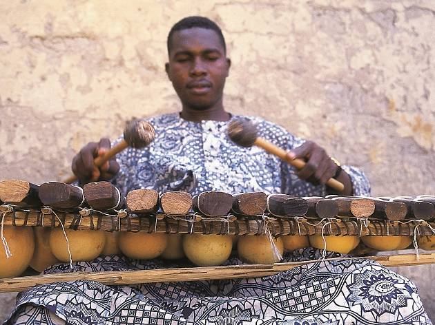 La noche de los griots La noche de los griots, trovadores africanos