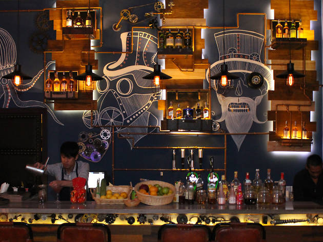 Hugo Steampunk Premium Lounge  Bars and pubs in Petaling 