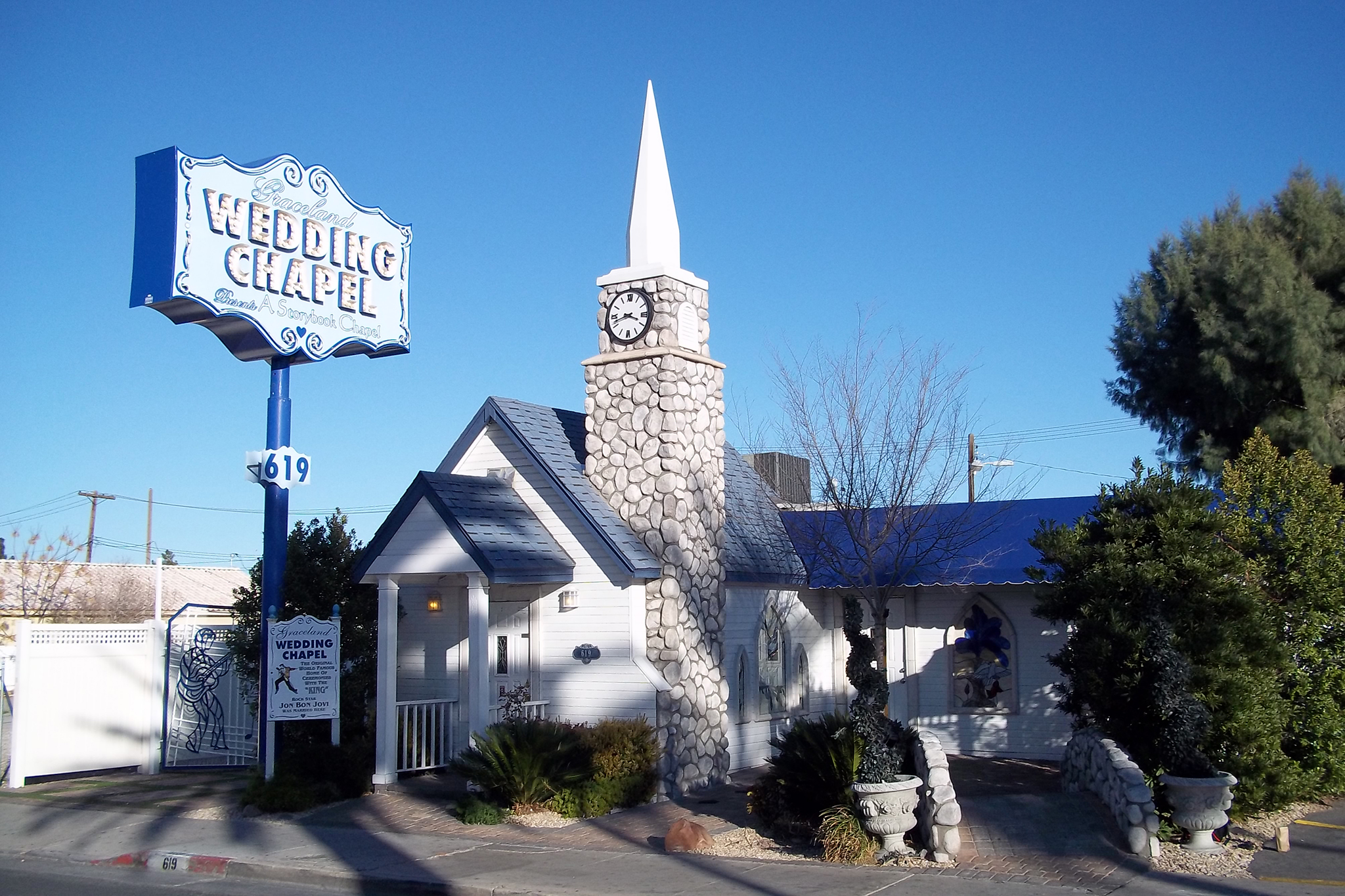 Graceland Wedding Chapel - Are you thinking about a wedding or vow renewal  in Las Vegas? Consider Fall or Winter. Our weather is absolutely  spectacular that time of year!