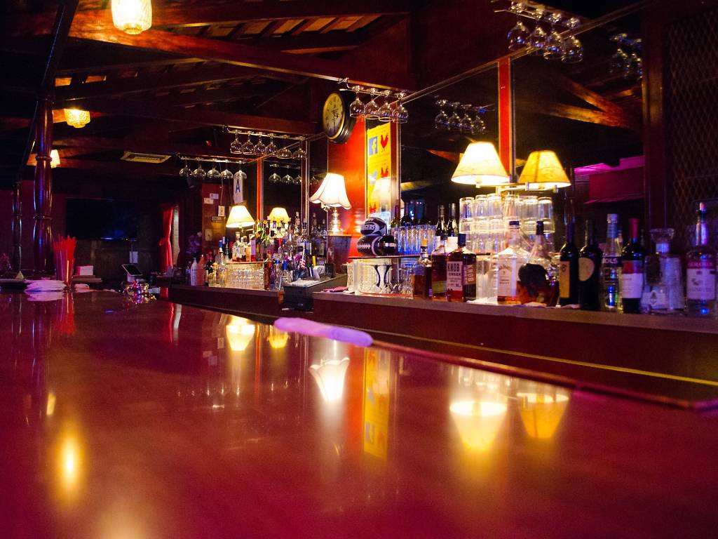 25 Best Dive Bars Los Angeles Has to Offer