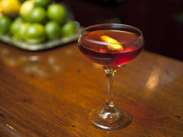 How to make a Manhattan cocktail