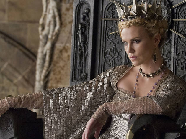Queen Ravenna (Charlize Theron) Queen Ravenna (Charlize Theron)