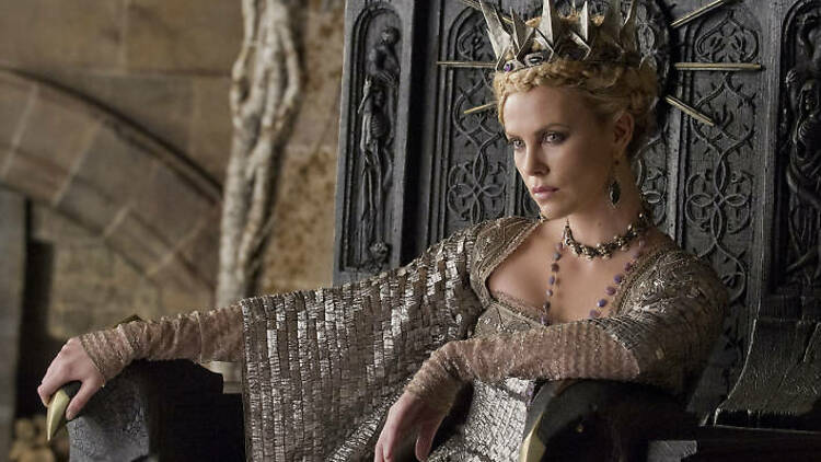  Queen Ravenna (Charlize Theron) 