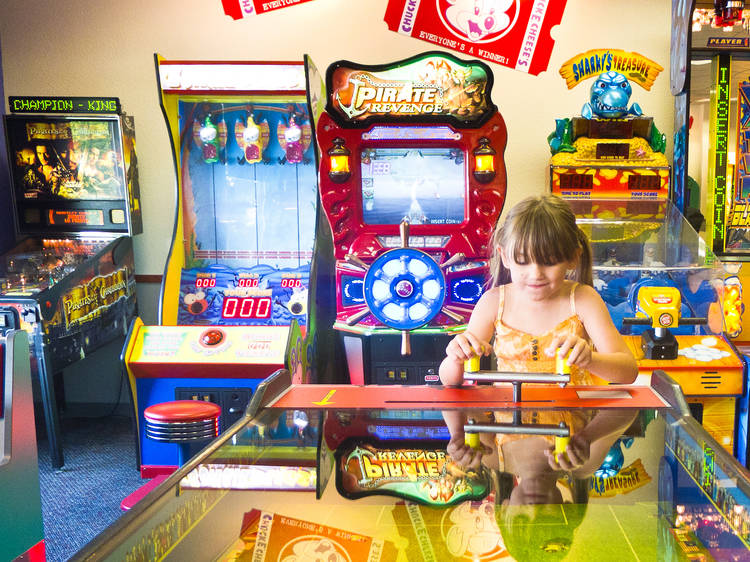 Atlantic Terminal’s Chuck E. Cheese will now serve beer and wine