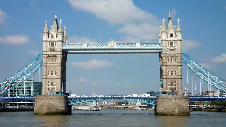 Vintage Red Bus Tour and Thames Cruise