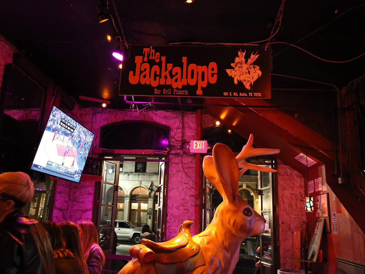 The 15 Best Dive Bars in Austin for Cheap Drinks