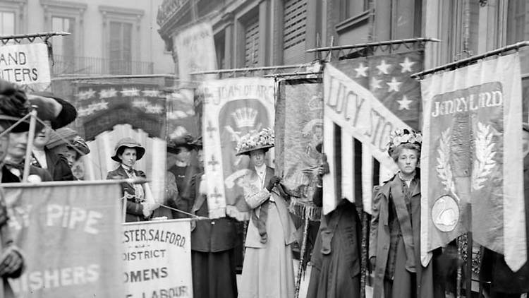 Christina Broom: Suffragettes in a pageant organised by The National Union of Womens Suffrage Societies, 1908