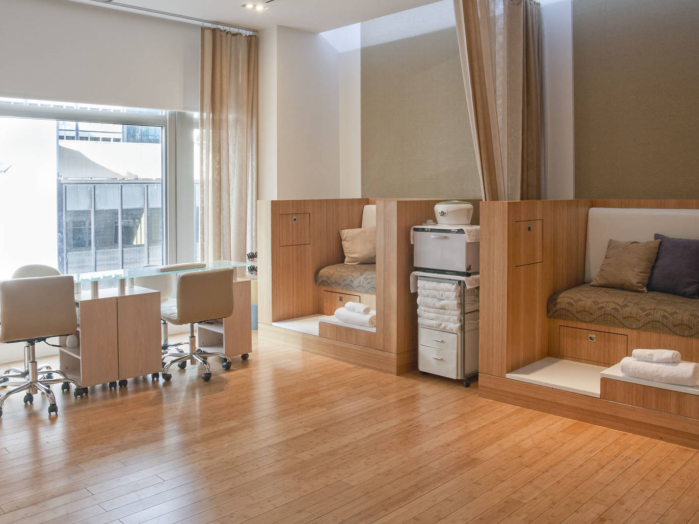 Nail salons in Chicago for manicures, pedicures and nail art