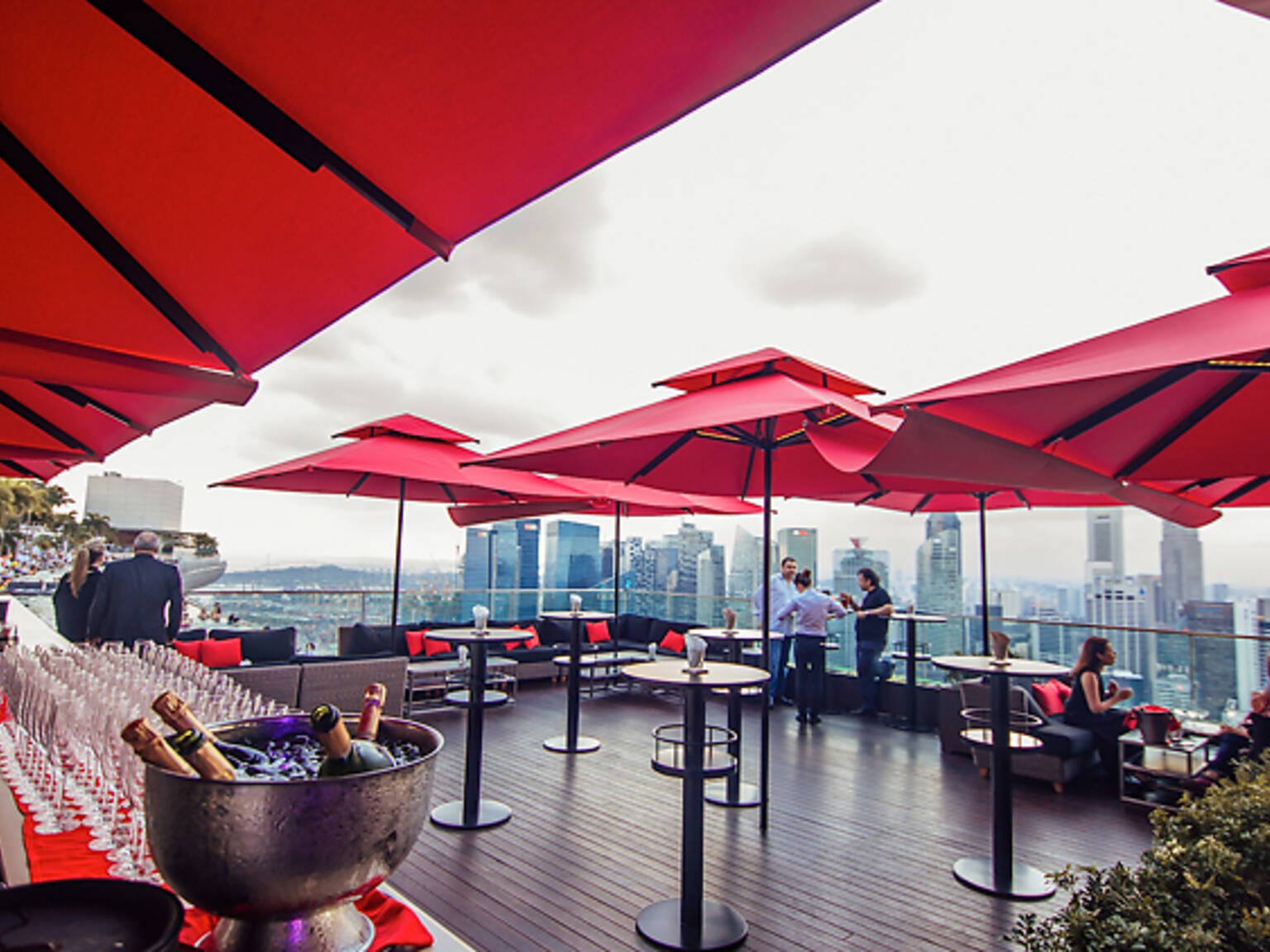 20 Best Rooftop Bars in Singapore With Scenic Views