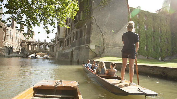 Posing in a punt