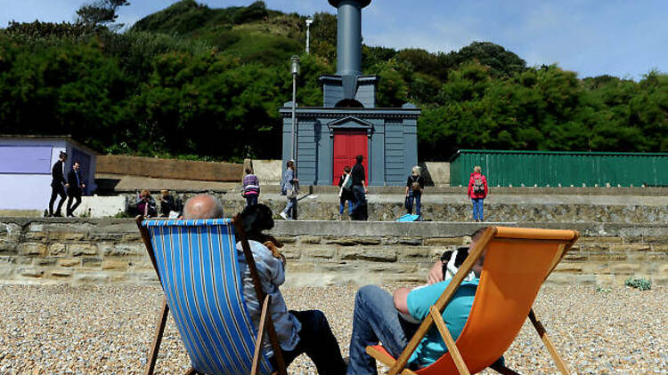 Spotting sculptures among the sea shells