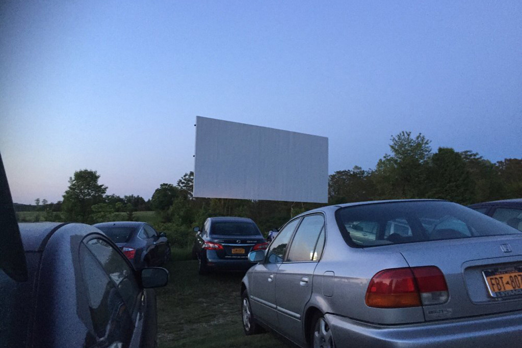 Find a drivein theater near NYC for outdoor movie screenings
