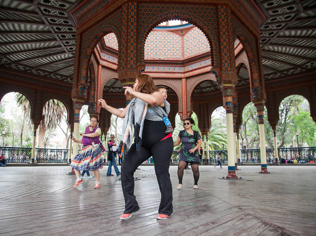 Danza portando Danza portando en el Kiosco Morisco