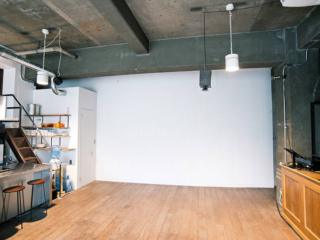 KONTACTO EAST STUDIO KONTACTO EAST STUDIO