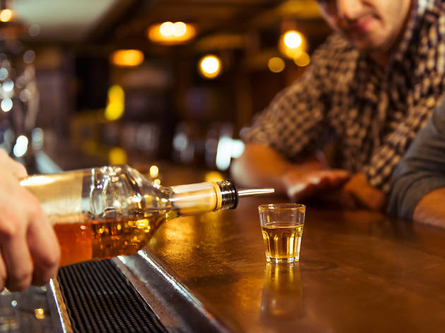 Chupito, whisky, bar troll Chupito, whisky, bar troll