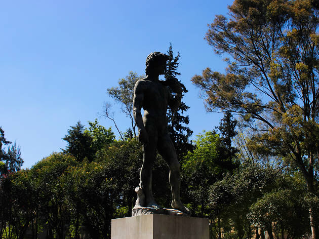 Plaza Río de Janeiro Estatua de David en el parque Plaza Río de Janeiro en la Roma