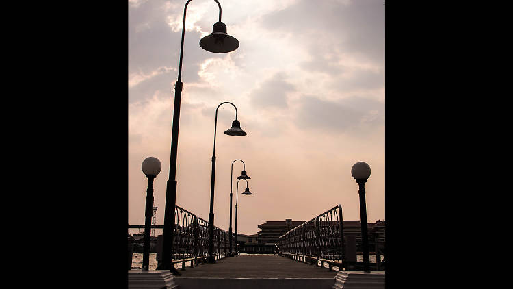 A pier entrance of Krua Khun Goong riverside