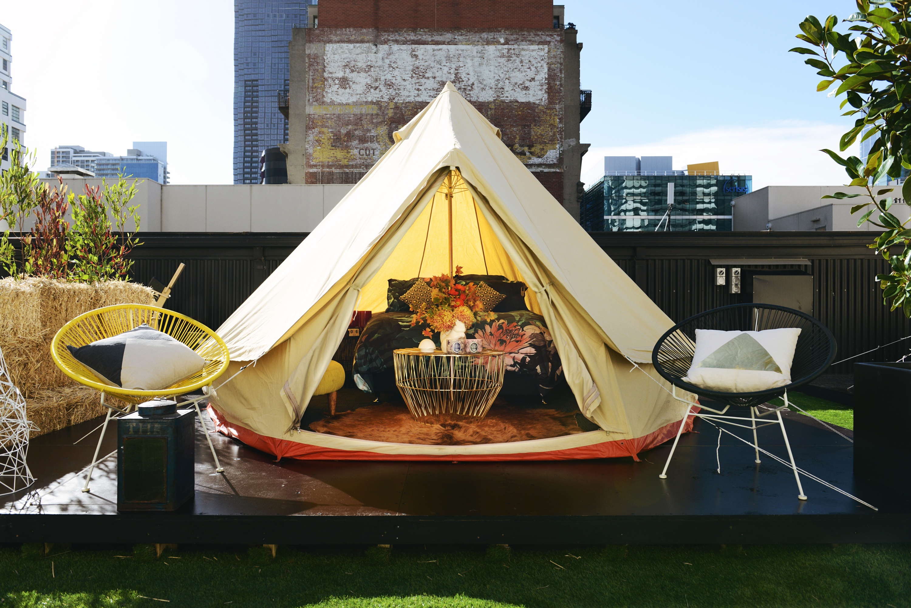 Пятый элемент глэмпинг. Bell Tent глэмпинг. Отель St. Jeromes - the Hotel, Мельбурн. Rooftop Glamping. Глэмпинг на крыше.