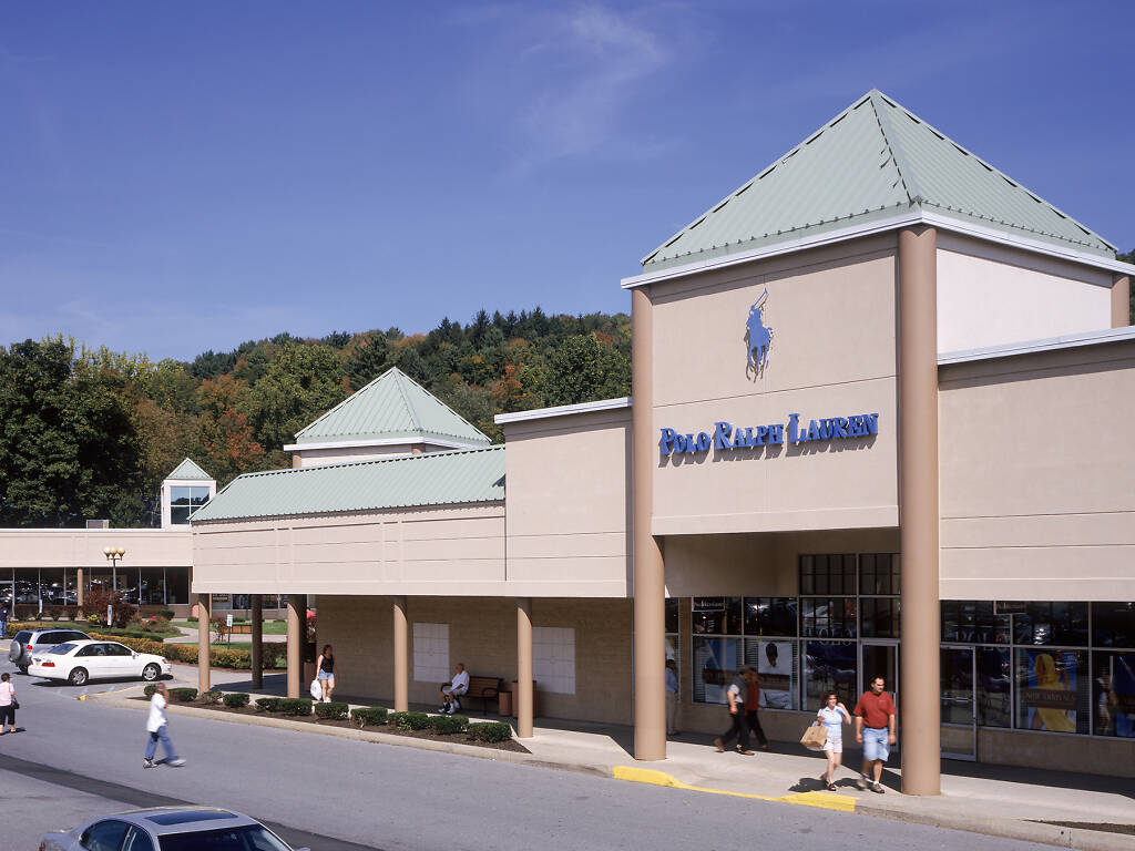 13 Outlets Near New York for Shopping, Entertainment and More