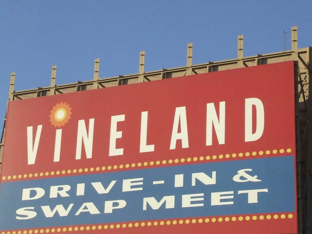 Drive-in Theater Locations for Movie-Watching Near Los Angeles