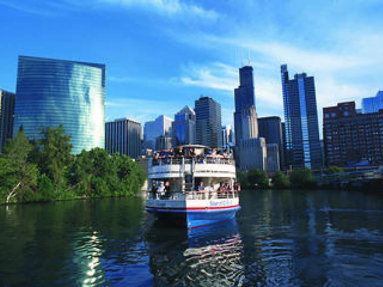 Take a Chicago architecture cruise