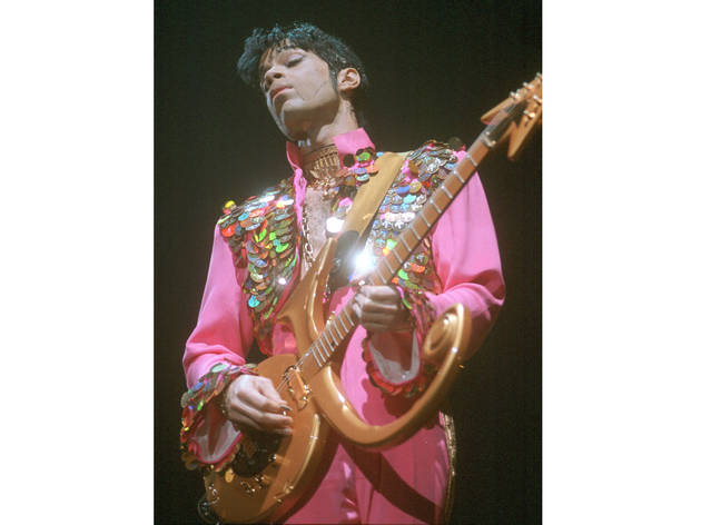 Prince performing in 1995