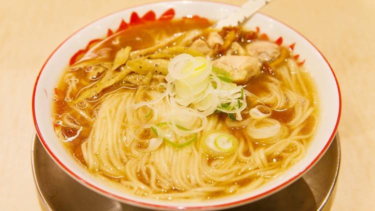 うどんみたいなラーメンにする。