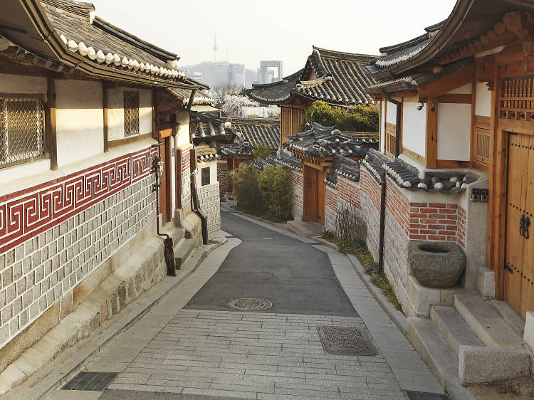 무료 해설과 함께 900여채의 한옥이 자리한 북촌한옥마을 걸으며 탐방하기