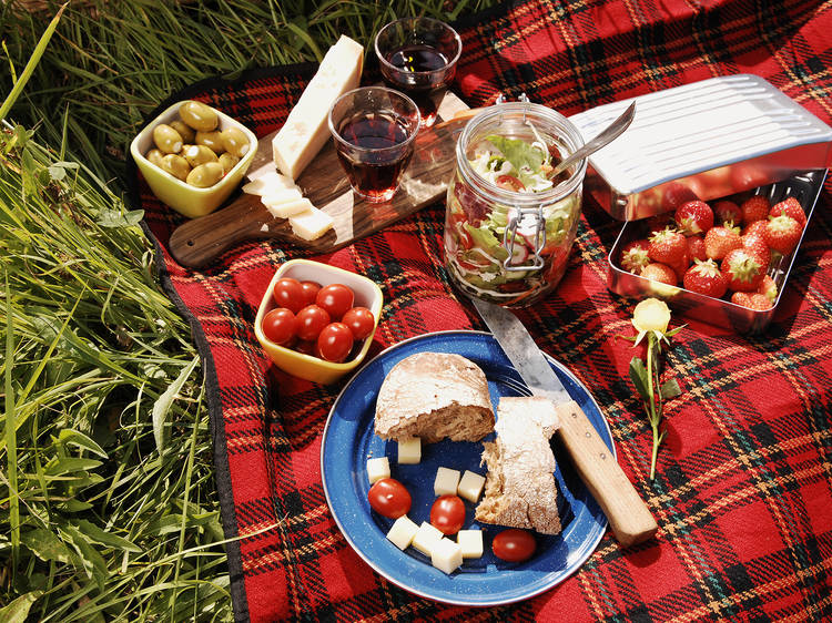 Get a picnic set together