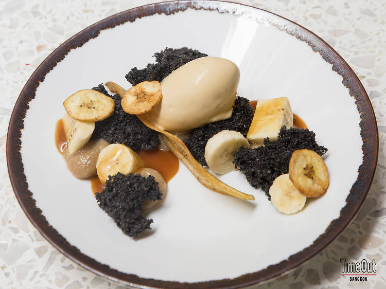 Black sesame cake with grilled banana and ice cream
