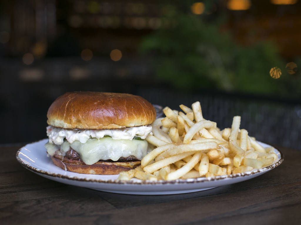 The 26 Best Burgers in Chicago to Sink Your Teeth Into