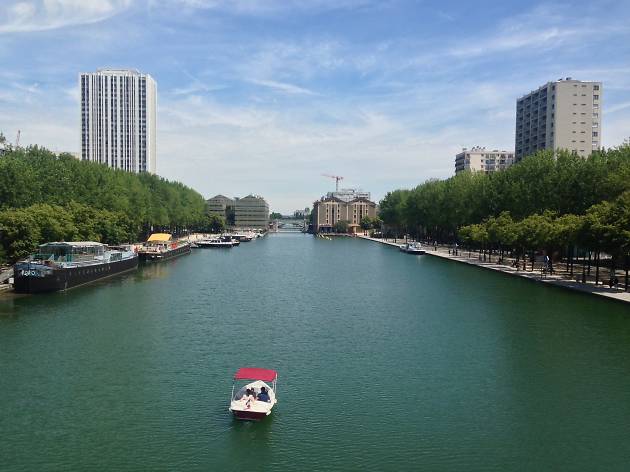 Canal de l'Ourcq bassin de la Villette bateau Canal de l'Ourcq bassin de la Villette bateau