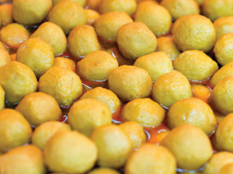 Curry fishballs