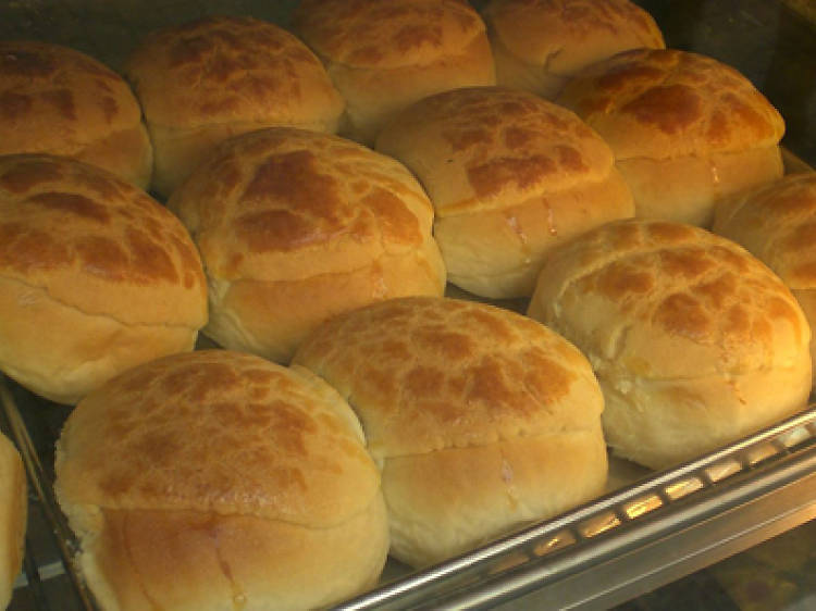 Bor lor bao (pineapple bun)