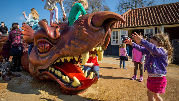 magic garden, hampton court